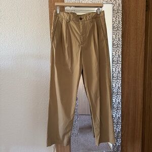 Men's Banana Republic pleated khaki trousers_30x30